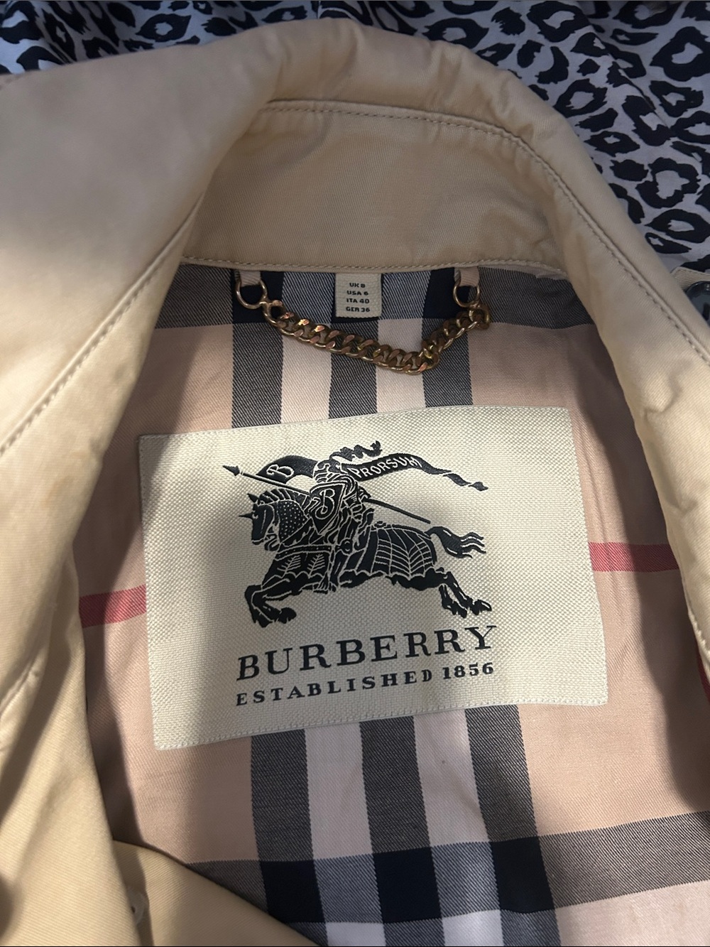 Burberry vintage classy Beige Trench Coat with Classic Check Lining